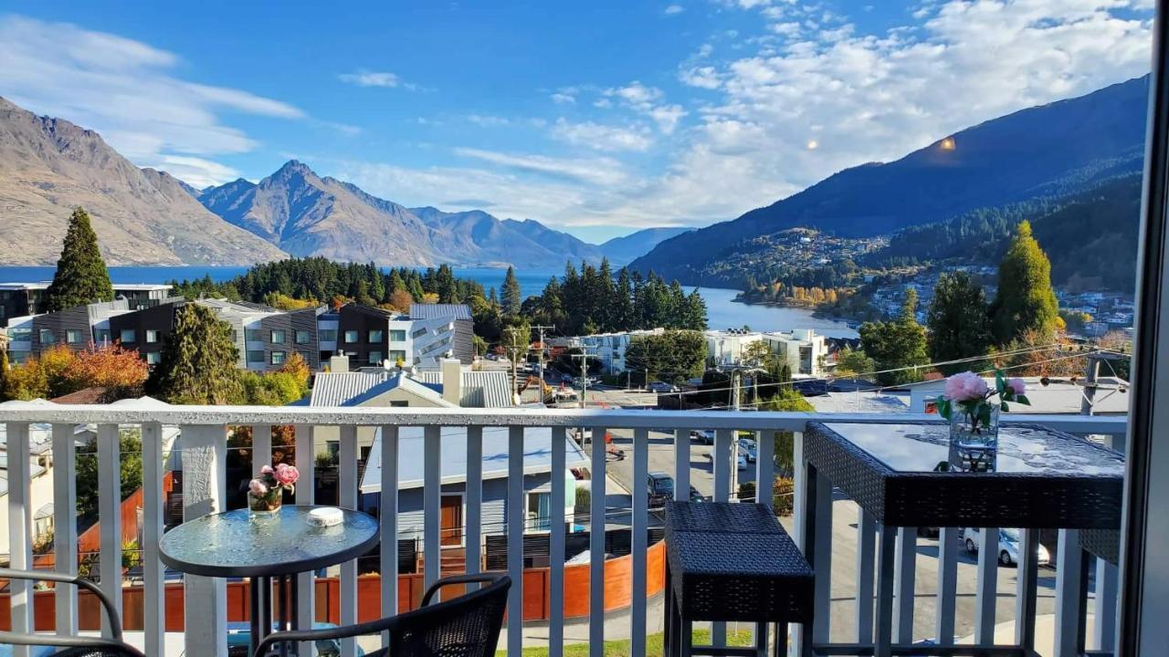 Central Lakeview Apartment With Amazing Rooftop 镇上湖景三室套房 Куийнстаун Екстериор снимка
