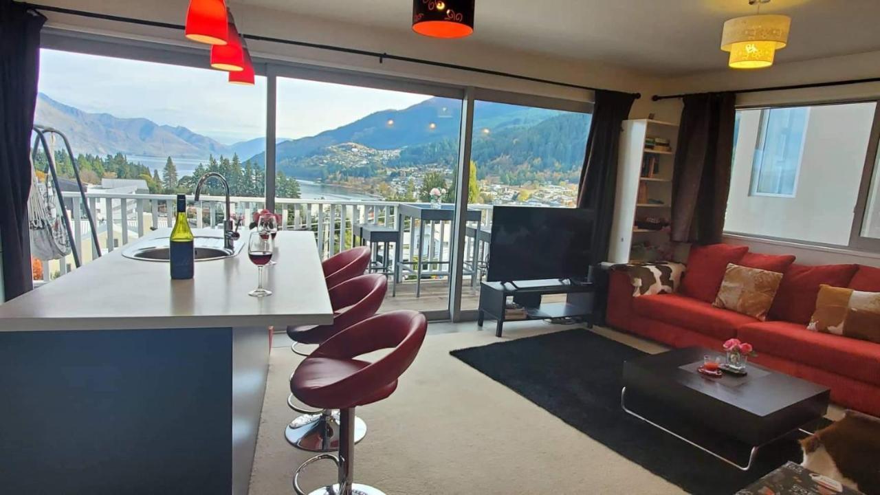 Central Lakeview Apartment With Amazing Rooftop 镇上湖景三室套房 Куийнстаун Екстериор снимка