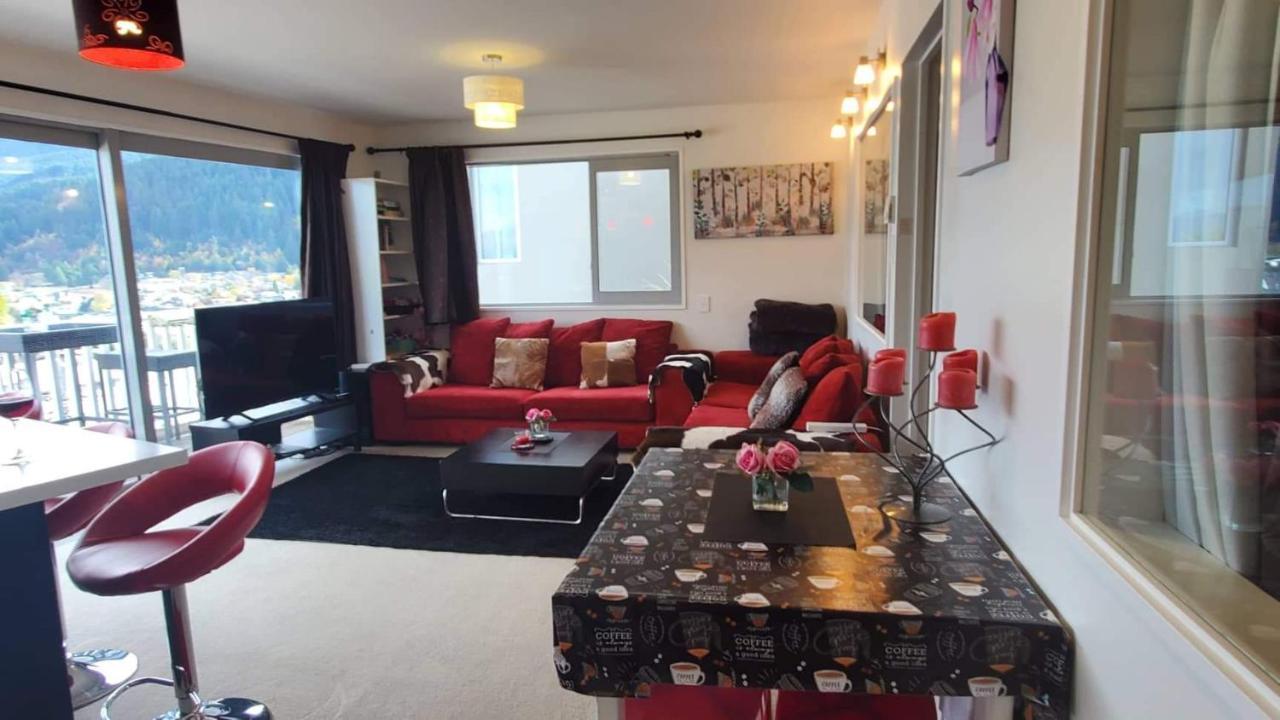 Central Lakeview Apartment With Amazing Rooftop 镇上湖景三室套房 Куийнстаун Екстериор снимка