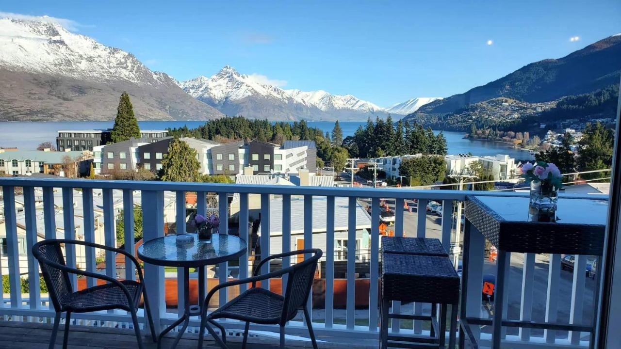 Central Lakeview Apartment With Amazing Rooftop 镇上湖景三室套房 Куийнстаун Екстериор снимка