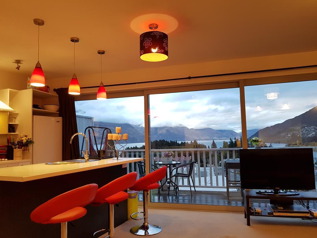 Central Lakeview Apartment With Amazing Rooftop 镇上湖景三室套房 Куийнстаун Екстериор снимка